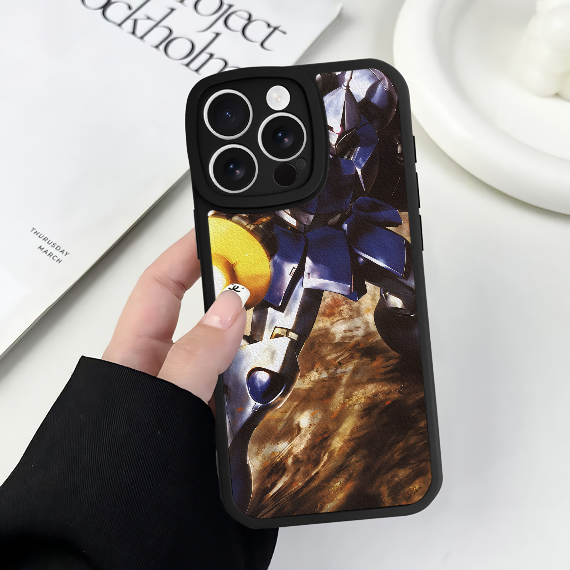 （画像用） 機動戦士ガンダム Mobile Suit Gundam 【iPhone 16シリーズ対応】シリコンスマホケース（レザー調） 材質：シリコン